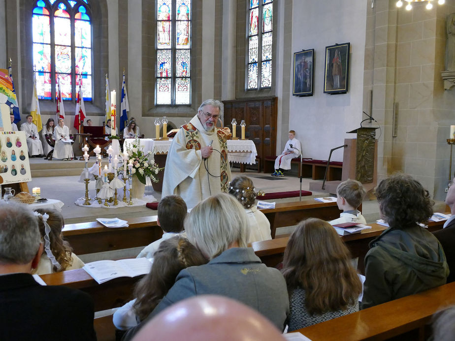 1. Heilige Kommunion in St. Crescentius (Foto: Karl-Franz Thiede)